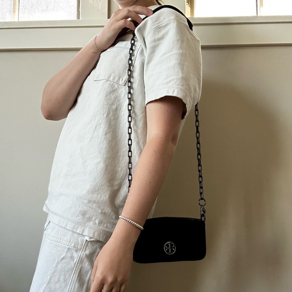 Tory Burch mini chain wallet bag. - Picture 5 of 5